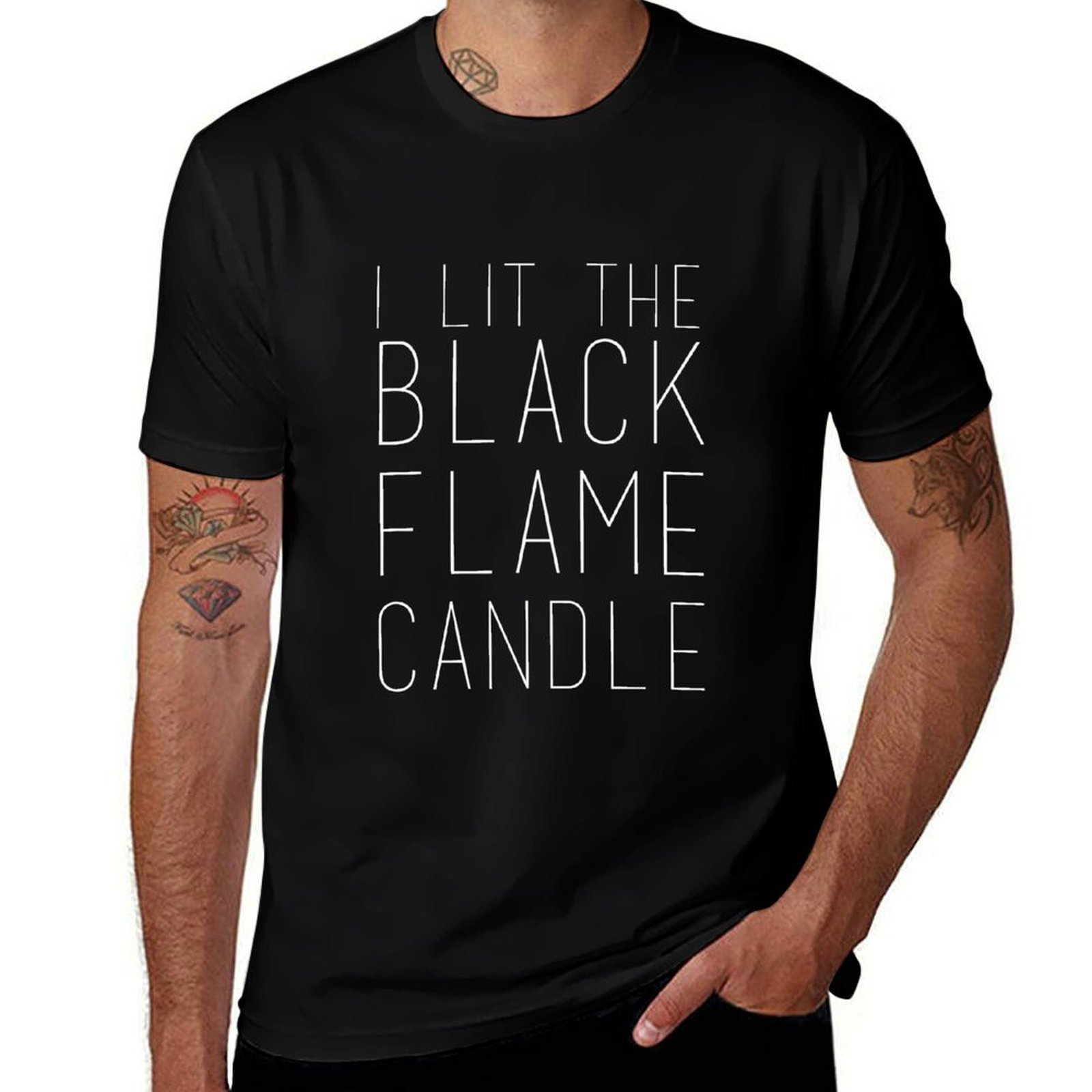 Black Tin Candle - Black Flame Candle (Weiß) T-Shirt Sommer-Festival-T-Shirt